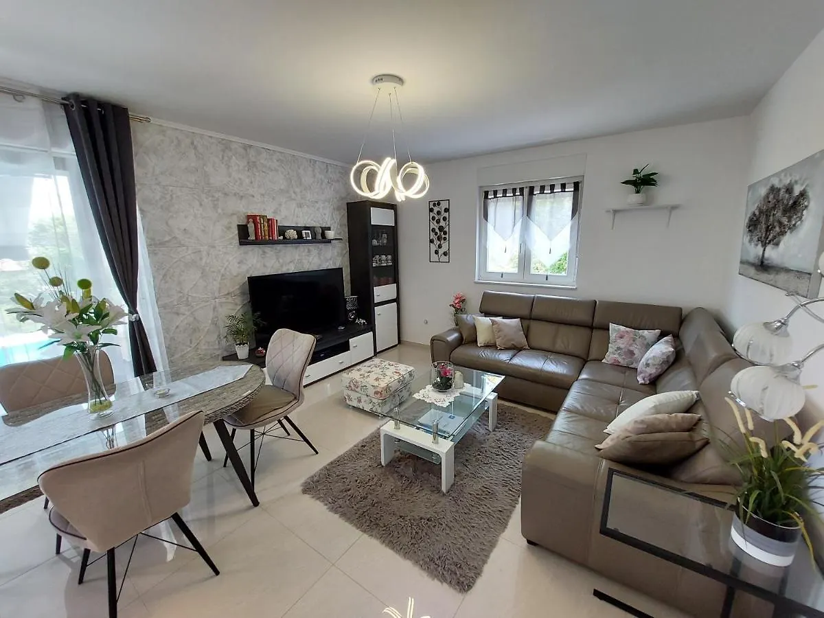 Apartment Villa Madlen Icici