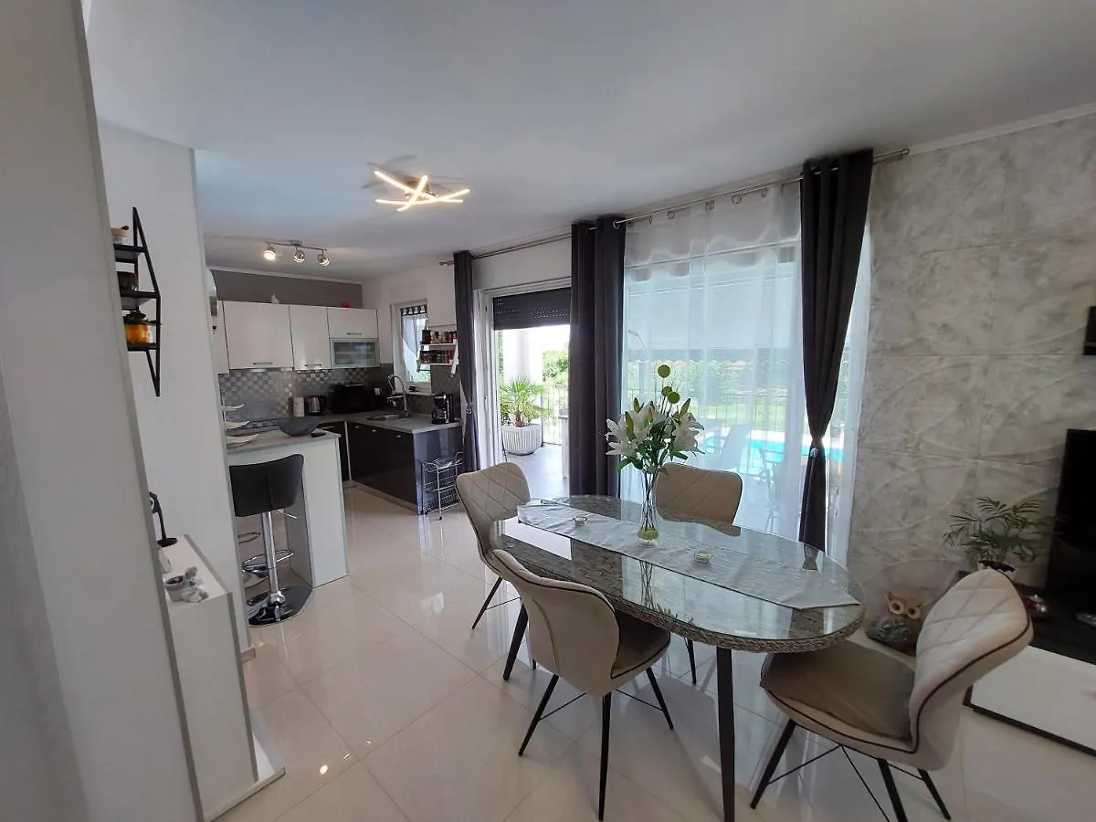 Apartment Villa Madlen Icici