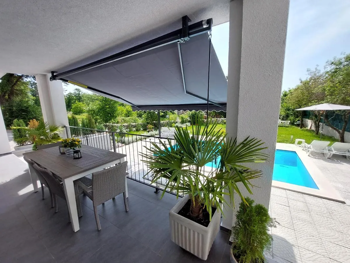 Villa Madlen Icici Apartment