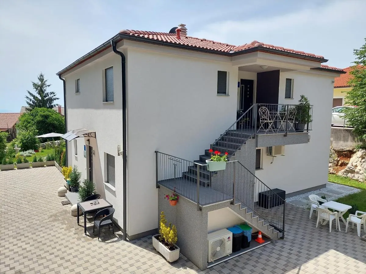 Villa Madlen Icici Apartment