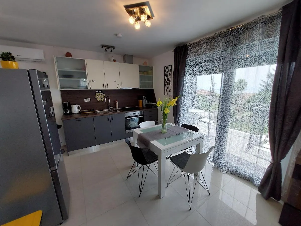 Apartment Villa Madlen Icici